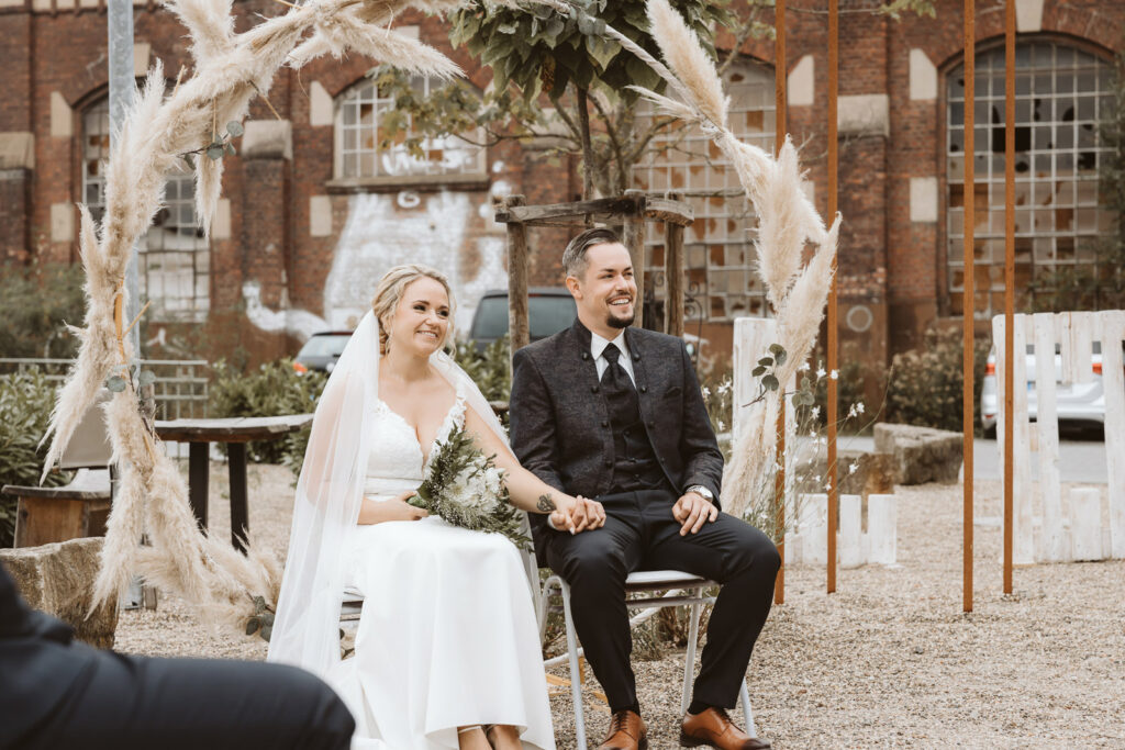 Brautpaar bei der freien Trauung in Dinslaken