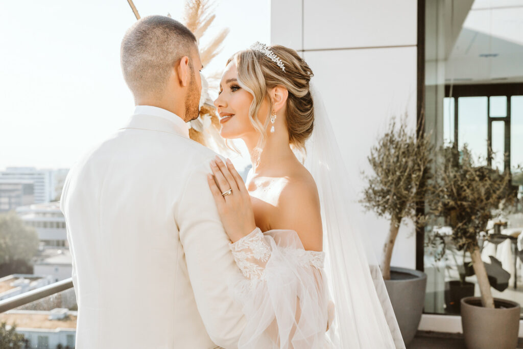 Brautpaar Shooting über den Dächern von Düsseldorf