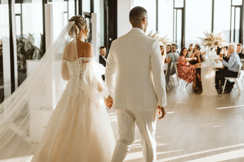 Einzug in die Feierlocation des Brautpaares