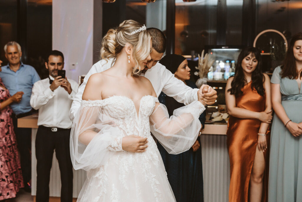 Hochzeitstanz des Brautpaares im Place to Be in Düsseldorf