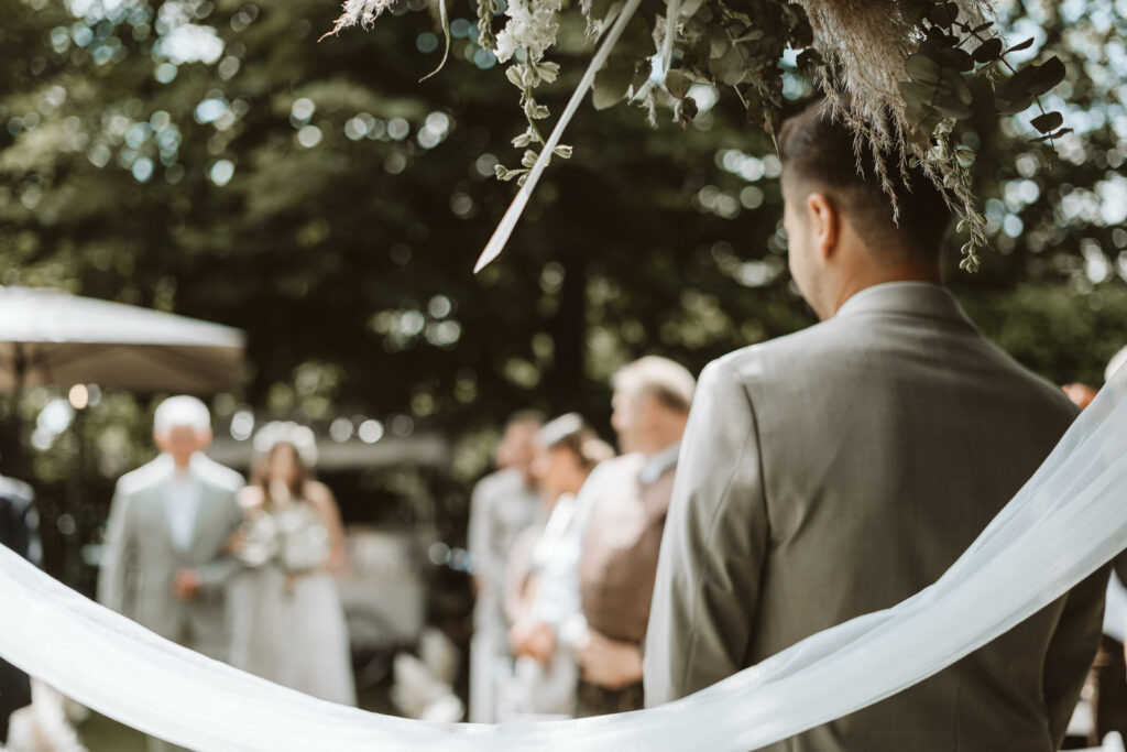 Detailsaufnahme der Deko einer Freien Trauung