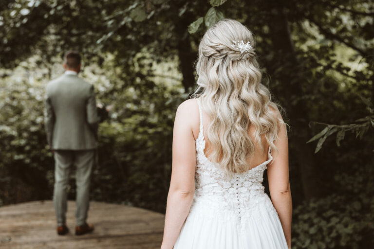 First Look des Brautpaares im Landhotel Voshövel in Schermbeck